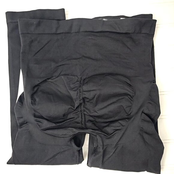 Curveez Women's Black High Waist Seamless Shaping Capri Leggings Size M NWT - Picture 8 of 16